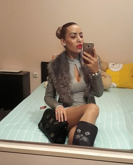 Marinela Adalbertova star du porno sympa galerie