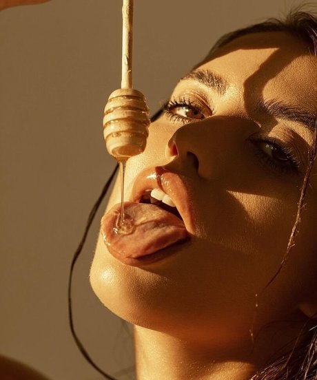 Margo Dumas modèle xxx photo