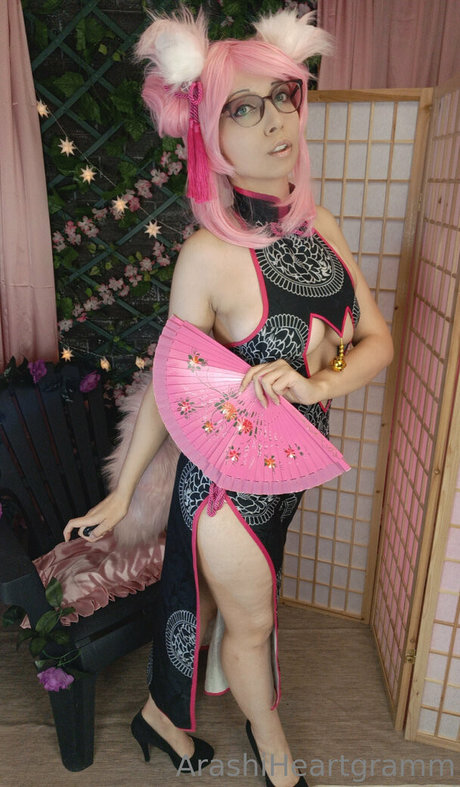 fille courbée dà côté onlyfans art pornographique archive