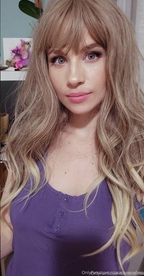 claracosmiafree modèle de haute qualité des photos