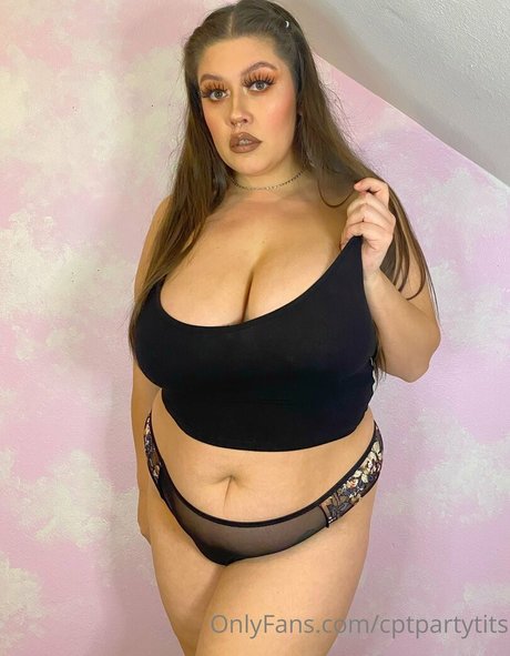 cptpartytits modèle xxx image
