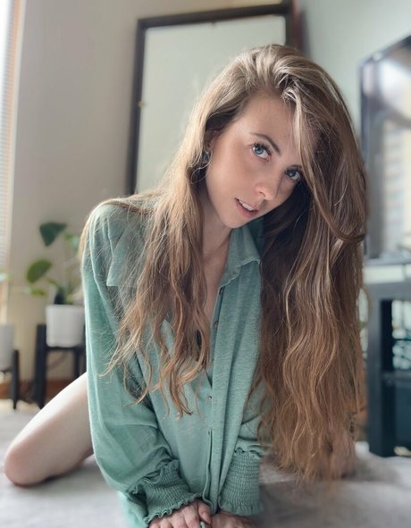 filles célèbres onlyfans art collection