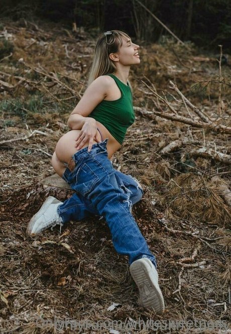 whitesweetness modèle nu photo