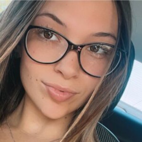 Kaile b modèle gratuit des photos