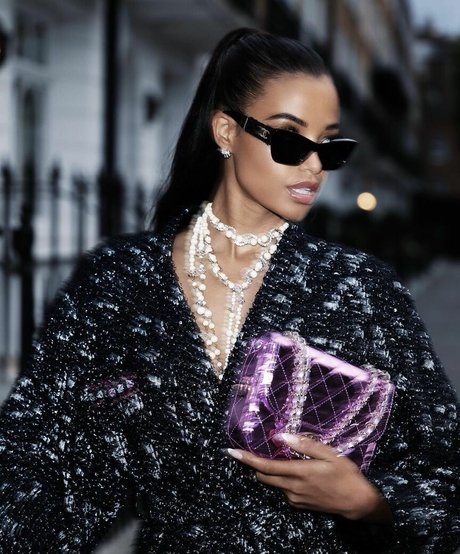 Ella Balinska haut étoile des photos