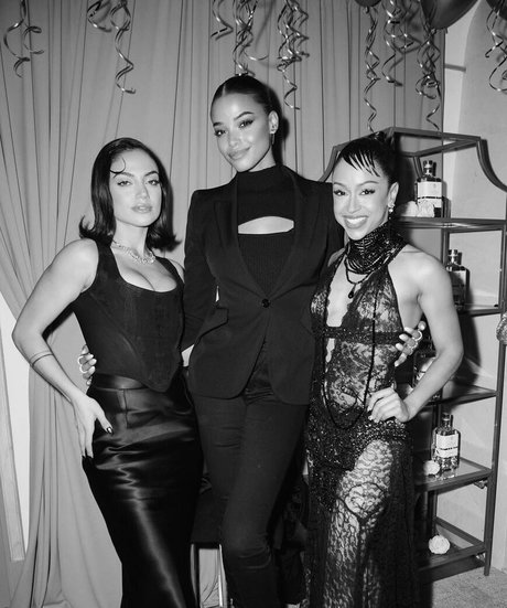 Ella Balinska actrice artistique photo