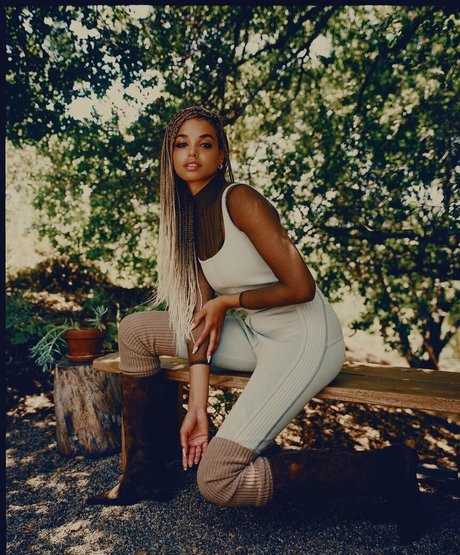 Ella Balinska art star du porno galeries