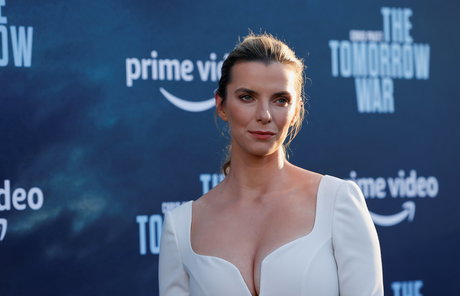 Betty Gilpin modèle joli photos