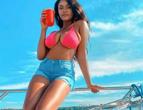 sophiacardinez étoile chaude img