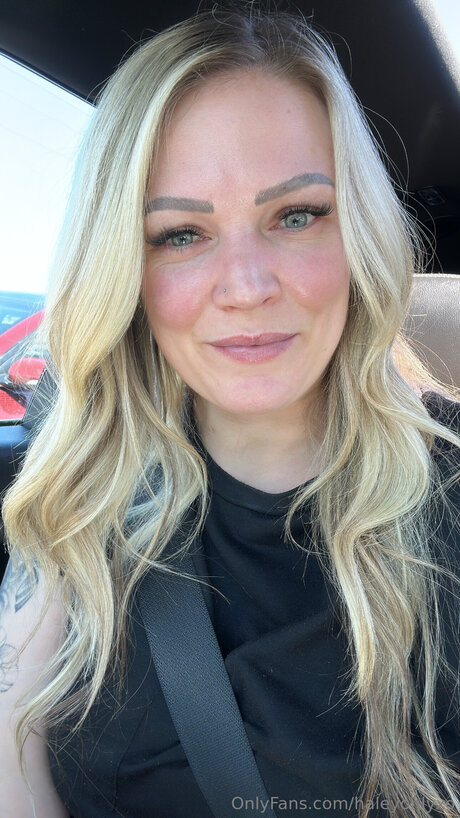 blonde aux gros seins onlyfans nus hd img