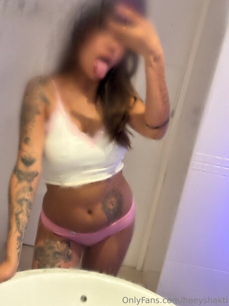 Heeyshakti modèle chaud des photos