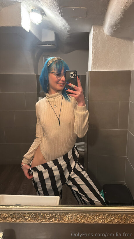 Emilia Free sexe star galerie