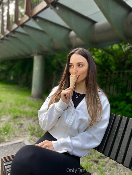 Emily Sweet star du porno sympa galeries