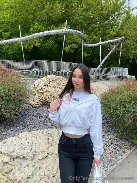 Emily Sweet star du porno de haute qualité galerie