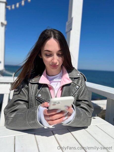 Emily Sweet actrice chaude images