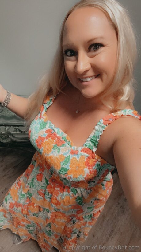 Bouncybritney1 joli modèle des photos