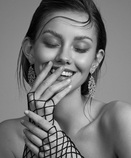 tatouages ​​blonds onlyfans assez chaud img