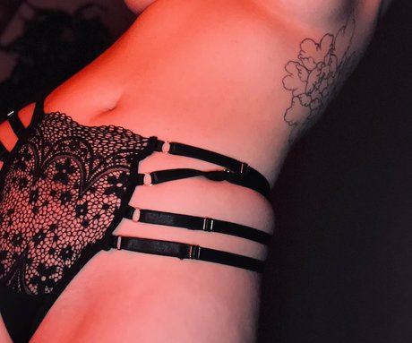 adolescent maigre onlyfans adulte photo