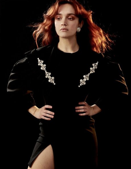 Olivia Cooke star du porno parfaite images