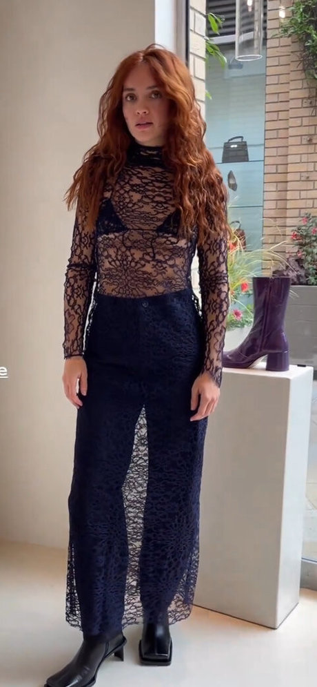 Olivia Cooke modèle artistique archive