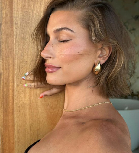 Hailey Baldwin Bieber star du porno chaud des photos