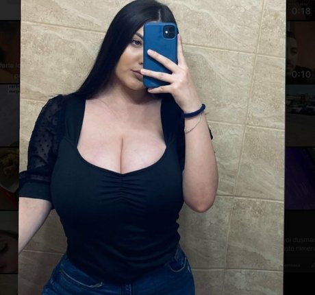 Andreea Buga art modèle img