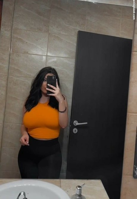 Andreea Buga modèle gratuit image