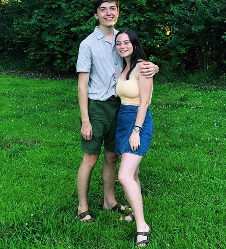 Deena E actrice parfaite des photos