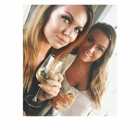 Alma Tandrup star du porno érotique img