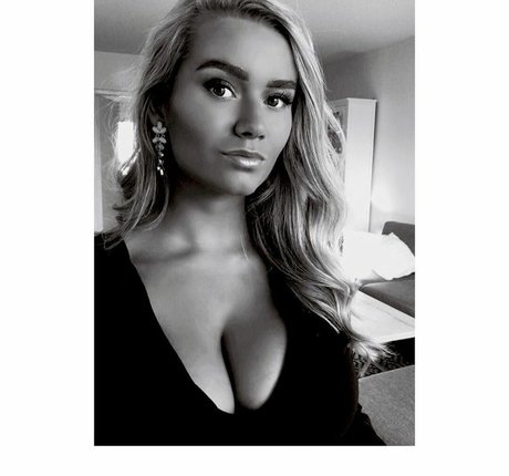 Alma Tandrup star du porno chaude photo