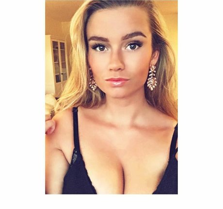 Alma Tandrup star du porno sexy photos