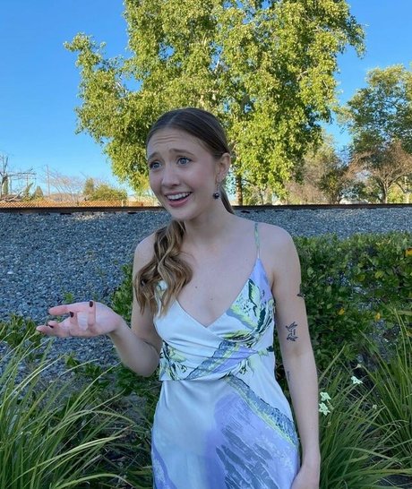 éjacule sur la langue onlyfans sympa pornographique image