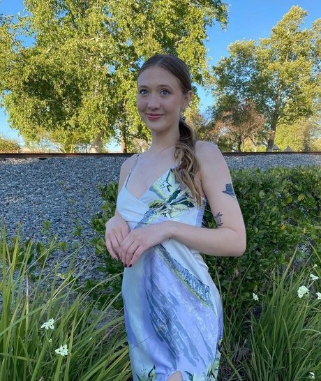 Jordanburton actrice sexy photo