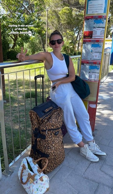 Rosie Bentham modèle parfait images