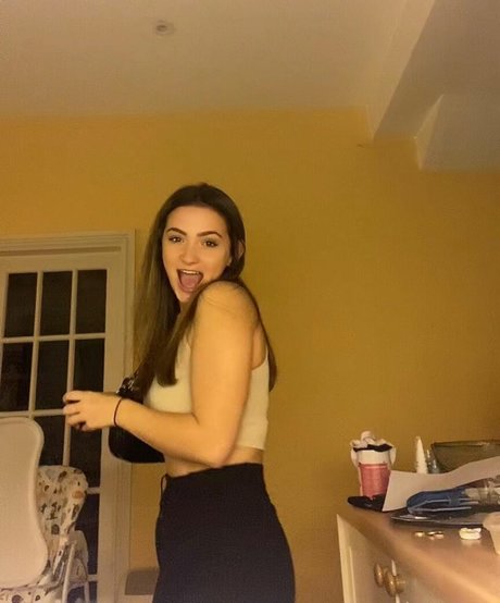 Rosie Bentham modèle magnifique des photos