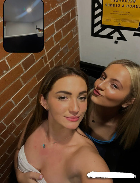 Rosie Bentham modèle chaud image