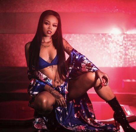 Maliibu Miitch actrice hd photo