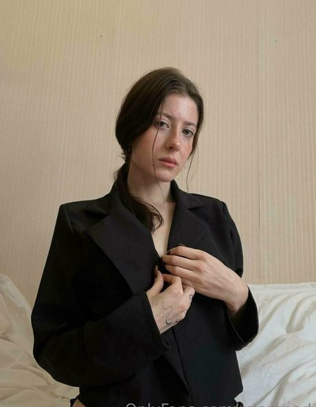 miareeed beau modèle des photos