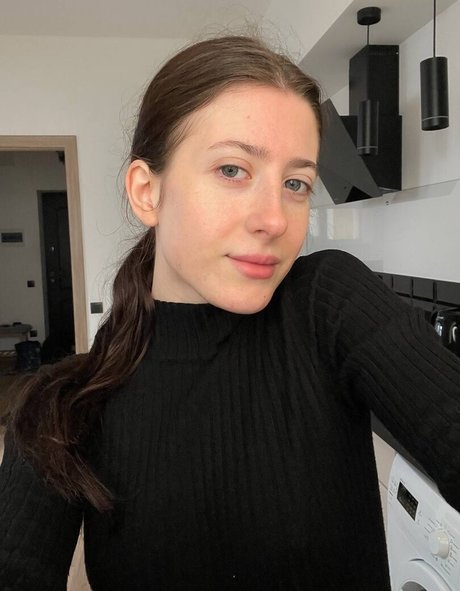 miareeed actrice adulte photos