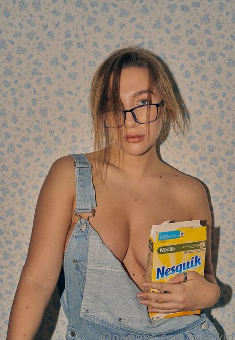 bébé mignon onlyfans hd parfaite img