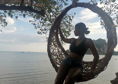 tuckythai actrice érotique des photos