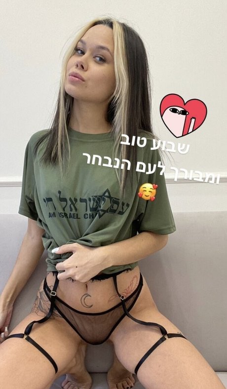 Ami Young étoile érotique image