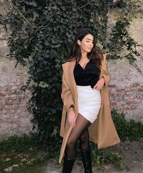 fans asiatiques sexy uniquement haut érotique archive