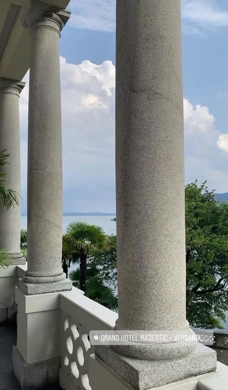 éjacule sur la langue onlyfans belle chaude image