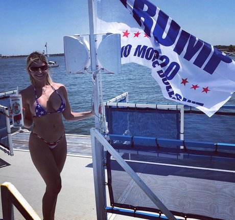 Sexxy Penelope star du porno de haute qualité galerie