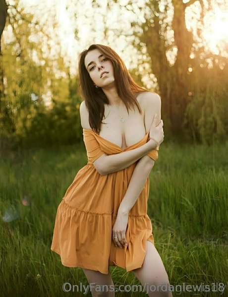jordanlewis18 actrice xxx photos