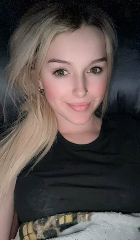 jordanlewis18 modèle pornographique galerie