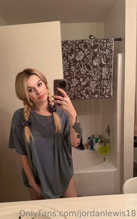 chatte mouillée onlyfans xxx nu image