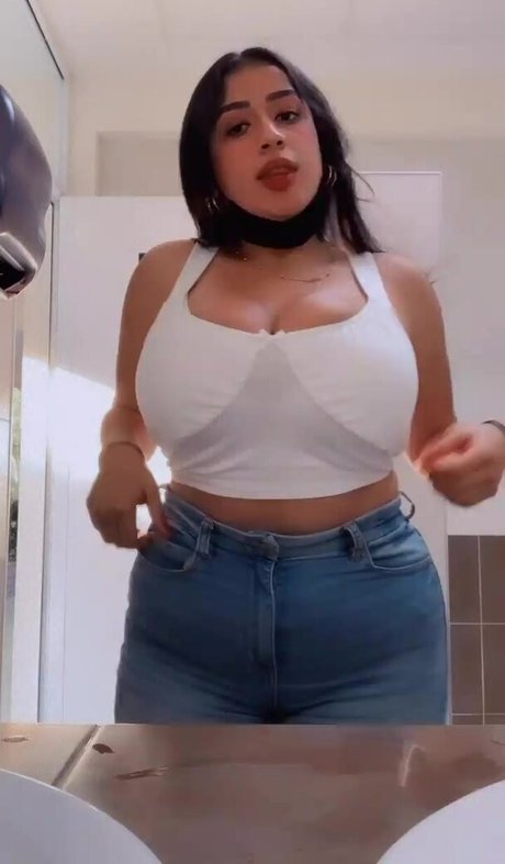 baelib actrice parfaite galeries