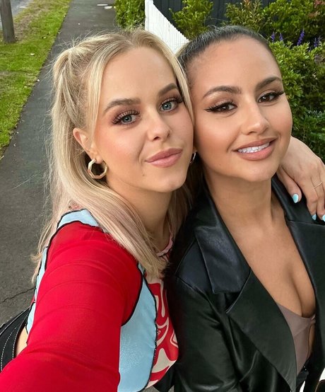 chaton courbé onlyfans xxx jolie photo